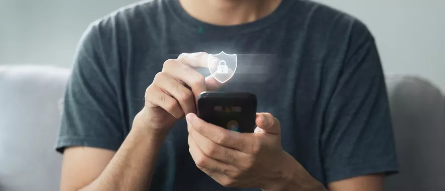 Náhled pro Tajemství odhaleno: Proč vás váš chytrý telefon sleduje víc, než si myslíte!